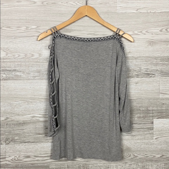 Jessica Simpson Open Sleeve Gray Blouse - Picture 5 of 6